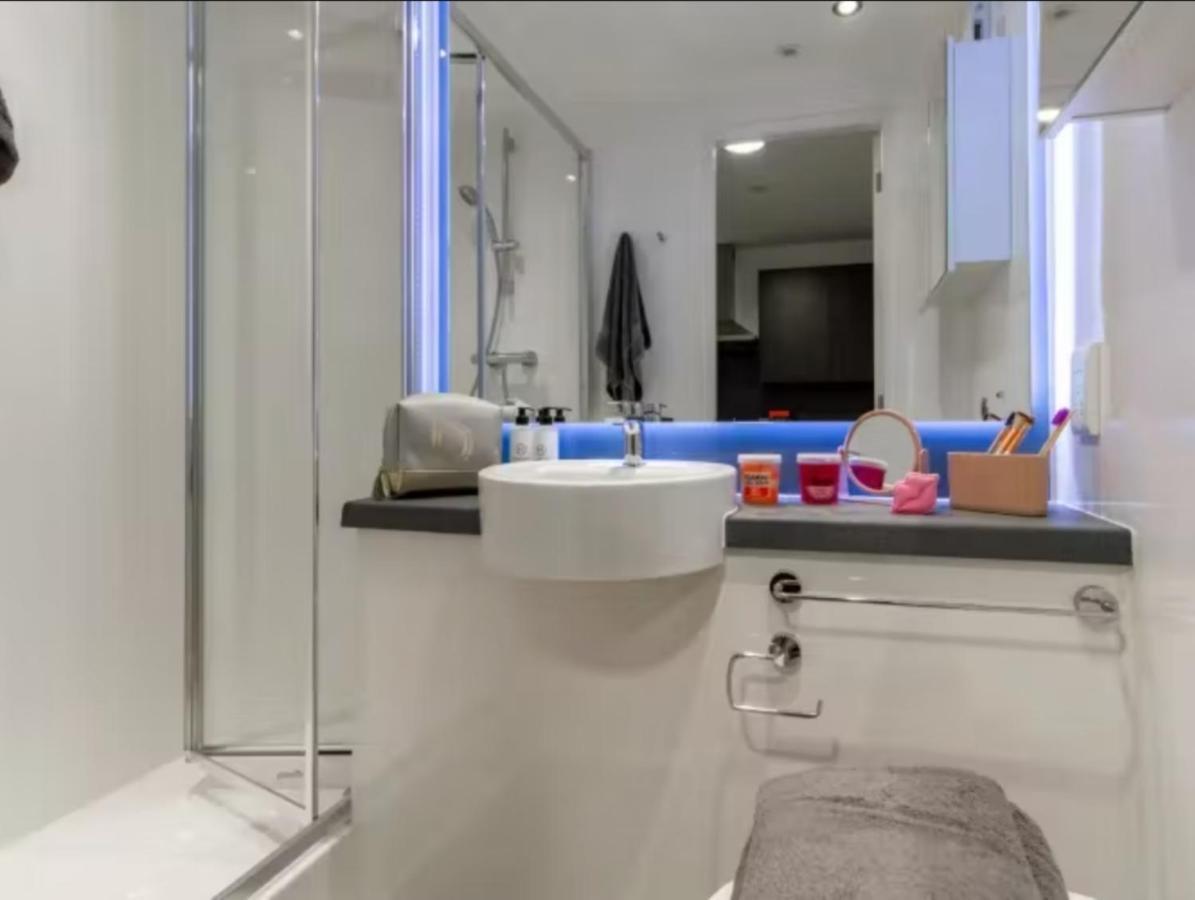 Modern Rooms In Wembley, Sk Лондон Экстерьер фото