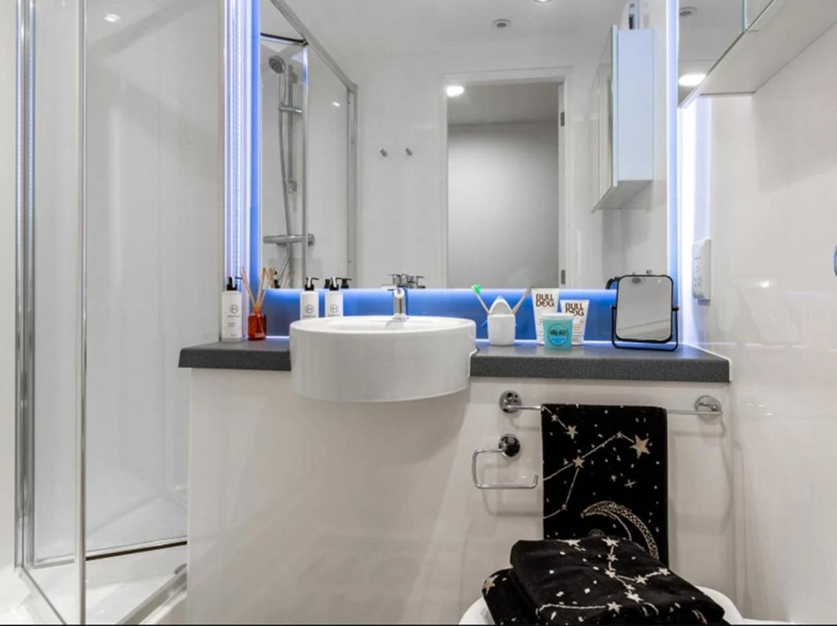 Modern Rooms In Wembley, Sk Лондон Экстерьер фото